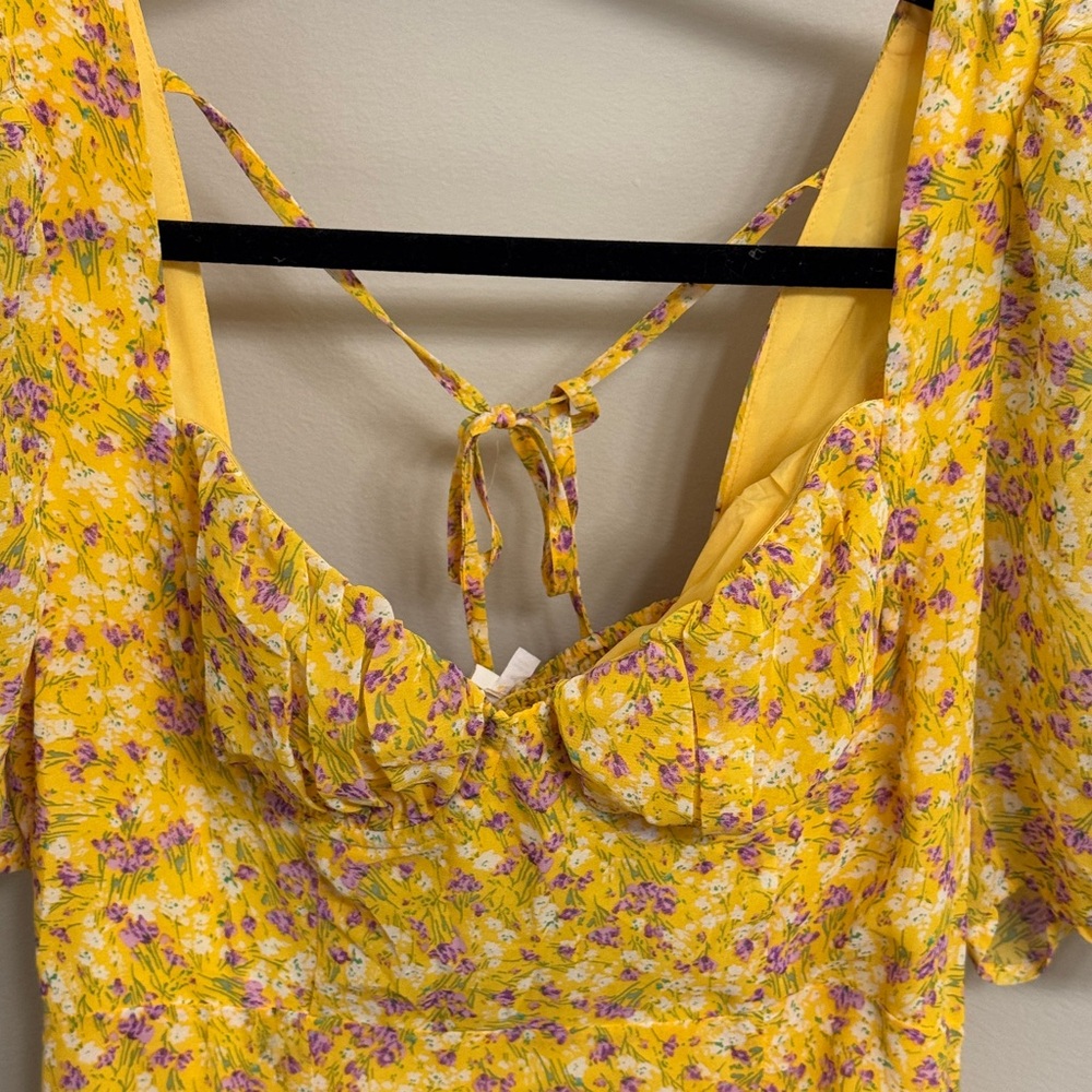 Astr Yellow Floral Midi Dress with Puff Sleeves - Picture 5 of 7